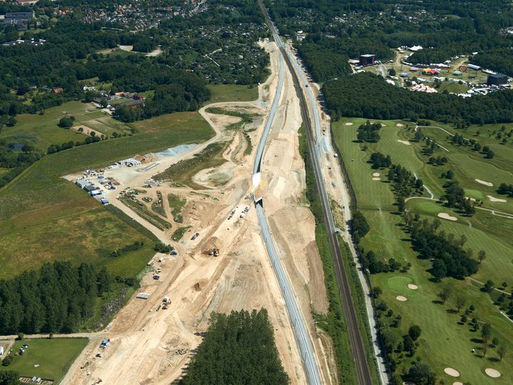 Foto af anlæggelse af ny bane over Vestfyn ved udfletning ved Odense