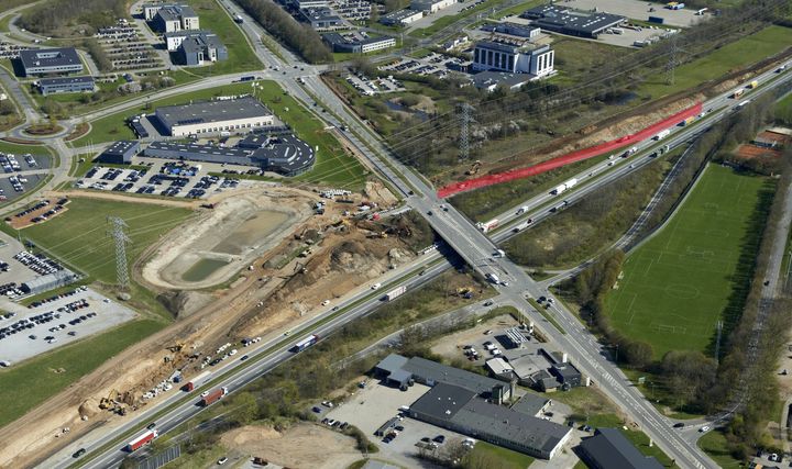 Trafikanter, der kører mod syd på Sønderjyske Motorvej, skal være opmærksomme på den spærrede frakørsel ved Bramdrupdam.