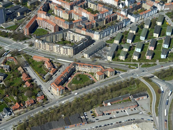 Midt august begynder Vejdirektoratets entreprenør at udføre geotekniske boringer i den østlige ende af projektgræsen.