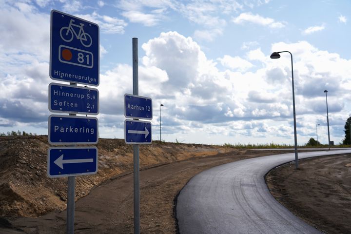Cyklisterne får nu en bedre asfalt af køre på og en kortere rute mellem Søften og Aarhus.