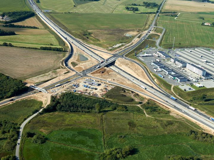 Fra 17. september til 26. oktober kan trafikanter møde en spærret til- eller frakørsel ved 57 Horsens S (billedet) og ved 56b Horsens C.
