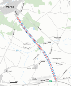 10 kilometer vej bliver udbygget til en 2+1 vej, så der bliver bedre kapacitet og overhalingsmuligheder.