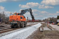 Aarsleff Rail skal ombygge spor, flytte jord, omlægge kabler, udføre perroner og ombygge sikringsanlægget. Alt sammen naturligvis med stort fokus på jernbanesikkerhed.