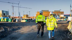 Ístak har cirka 450 medarbejdere og er en af Islands førende entreprenørvirksomheder med mere end 50 års erfaring fra byggerier og infrastrukturprojekter.