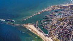 I Aarsleff har vi stor erfaring med moleopbygning på Jyllands vestkyst – og vi medbringer alle de kompetencer, når vi om lidt begynder i Hirtshals, hvor vestmolen skal forlænges til 728 meter.