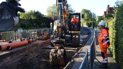 På projektet anvender vi to eldrevne gravemaskiner. En 18 tons Liebherr, som her er i fokus, samt en volvo på 23 tons. Vi benytter også to gummigeder på el.