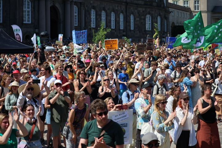 Billede fra Folkets Klimamarch ved Christiansborg Slotsplads d. 02 juni 2024.