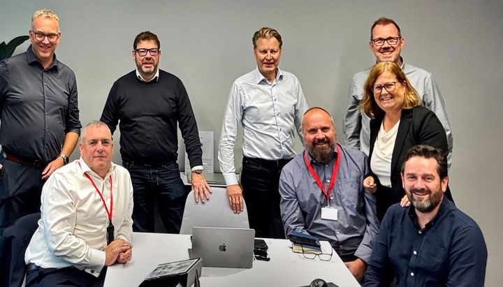 From the left: Søren Jepsen, Business Line Director Columbus M3 Denmark & UK, Mark Hugh, VP Sales (white shirt), Infor, Rob Heys, Director Sales, Infor (black sweater), Roger Labrell, Alliance Director, Infor (light blue shirt), Chris Mean, CEO Columbus UK & US, Tina Algkvist, Head of Columbus M3, Ian Kingstone Columbus Strategy & Growth Practice Director