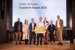 Mads Oien Nielsen og Simon Pyll Truesen sammen med dommerpanelet til Sweco Transform Award 2024.