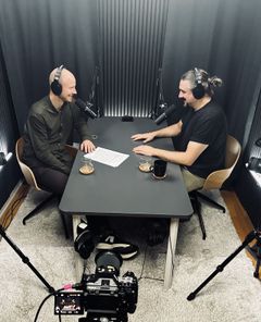 Som led i jagten på den planetære byggeskik lancerer Sweco og Det Planetære Projekt podcasten "Spottet" med bidrag fra blandt andre Katherine Richardson, Søren Vester, Victor Boye Julebæk og en række af Swecos egne eksperter. Den erfarne klimajournalist Thomas Hebsgaard er vært sammen med innovationsdirektør Karl-Martin Buch Frederiksen.