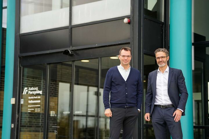 Jesper Høstgaard Jensen, administrerende direktør i Aalborg Forsyning, sammen med Tore Lucht, direktør for Energi i Sweco