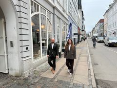 Kenneth Engberg og Samantha Maria Molz er ved at åbne erhvervsmæglerbutik i København K