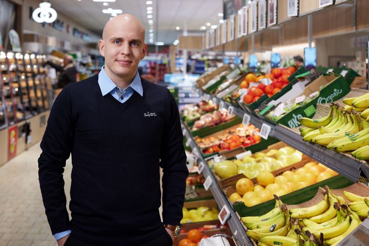 Nu åbner dagligvarekæden Lidl sin første butik på Møn på Vasen 2 i Stege. Butikschef Martin Thomsen glæder sig til at fejre åbningen med møboerne torsdag d.15. februar.