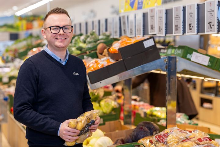 Når Lidl d. 7. marts åbner deres seneste butik på Vester Skolevej 2 i Mejrup Kirkeby, bliver det med butikschef Michael Hitlev i front for et stærkt hold af lokalkendte butiksfolk.