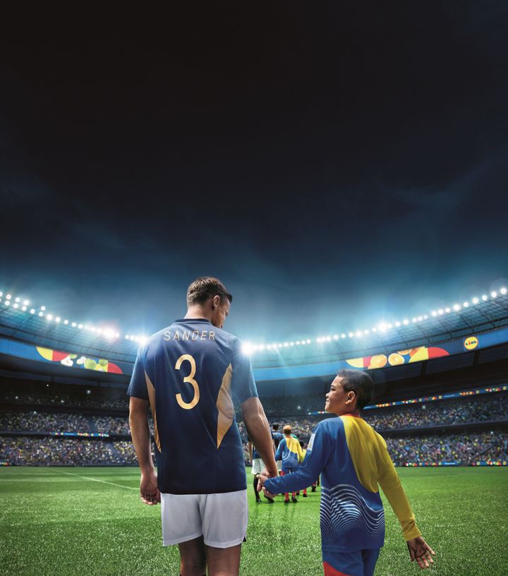 Lidl fortsætter deres “We´re on your team”-kampagne som Official Fresh Fruit Partner af UEFA Europa League og UEFA Conference League.