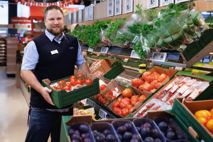 Torsdag d. 24. oktober kl.8 åbner Lidl deres nyeste butik på Allerød Stationsvej 3 i Allerød. Butikschef Oli Spendrup glæder sig meget til at byde kunderne indenfor.