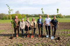 Flere af Plant et Træs partnere var mødt op for at være en del af skovrejsningen i Sdr. Tranders ved Aalborg. Her også i selskab med Rådmand for By og Land i Aalborg Kommune, Jan Nymark Rose Thaysen.