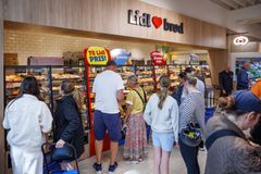 Lidls bake off-afdeling er velbesøgt af kunderne allerede fra første dag.