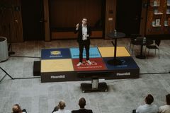 Indkøbsdirektør i Lidl, Peer Sandtners, vigtigste budskab fra scenen var, at indkøb og CSR hænger uløseligt sammen i dagligvarekæden.