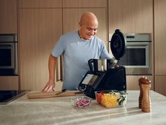 Sammen med køkken- og husholdningsbrandet SILVERCREST viser Andre Agassi, hvordan effektiv teknologi kan gøre hverdagen lettere.