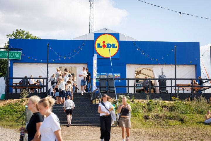 Lidl vender tilbage til Smukfest med en pop-up på KærligHeden, hvor festivalgæster kan købe alt fra bake off til snacks – til festivalvenlige priser.