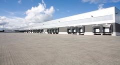 I Lidl Danmarks nye bæredygtighedsmagasin kan man blandt andet læse om kædens reduktion af Scope 1- og 2-emissioner på 75 %, hvor konverteringen fra naturgas til fjernvarme på logistikcenteret i Kolding har spillet en central rolle.
