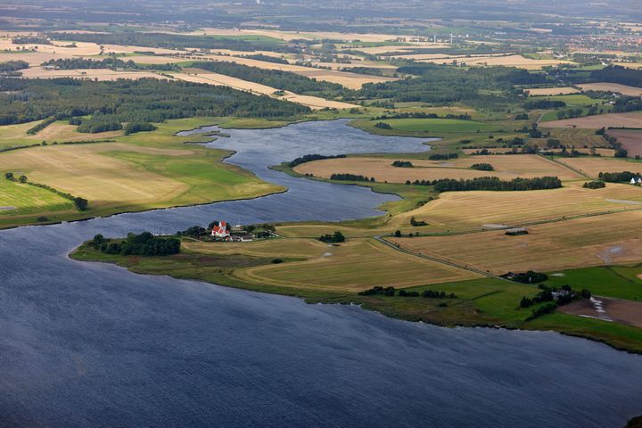 Landbrug & Fødevarer og dansk landbrug vil gøre alt, hvad vi kan, for at reduktionsmålene nås. Implementering af aftalen i den grønne trepart er afgørende i den proces, siger Anders Panum Jensen.