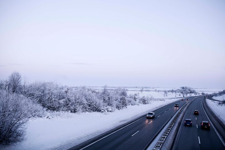 ”For os har trafiksikkerheden altid første prioritet. Og så accepterer vi, at vi skal bruge flere ressourcer på vejreparationer efterfølgende,” siger Michael Ebbesen, områdechef i Vejdirektoratet.