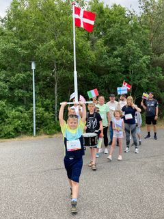 Kristian spillede på tromme til indmarch på skolen Drive