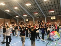 Det summede af energi og glæde, da over 100 elever fra Lynghedeskolen, Sdr. Omme Skole og Vorbasse Skole deltog i det første af mange lokalstævner i Billund Kommune