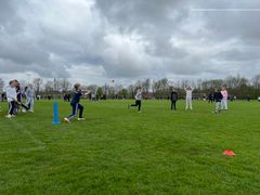 Der var høj energi og god kampgejst, da elever fra hele Billund Kommune dystede i cricket.