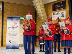 Legoland Billund Garden satte gang i festen med god musik. Foto: Billund Kommune