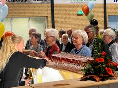 De frivillige fik en dejlig velkomstdrink til at skyde aftenen i gang. Foto: Billund Kommune