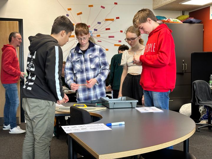 Solens elever, lærer og pædagog fortæller, at Playful Learning virkelig gør en forskel for elevernes udvikling. Foto: Billund Kommune