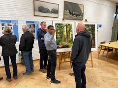 Virksomheden Sonovision præsenterede en række akustikbilleder, der kan tilpasses med motiver fra lokalområdet. Foto: Billund Kommune