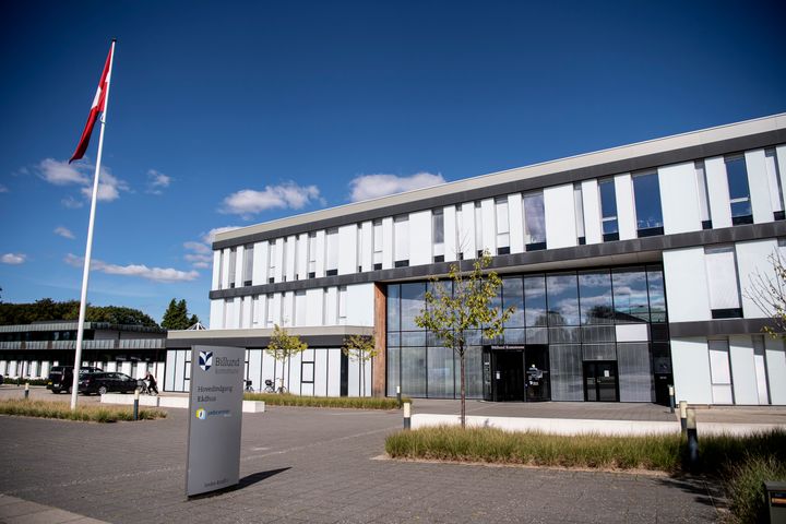 I forbindelse med kommunalbestyrelsesmødet tirsdag d. 17. juni vil der blive behandlet en ekstraordinær dagsorden, hvor det indstilles, at samarbejdet med direktør for Børn, Unge og Arbejdsmarked, Anders Lundsgaard, skal ophøre. Foto: Billund Kommune.