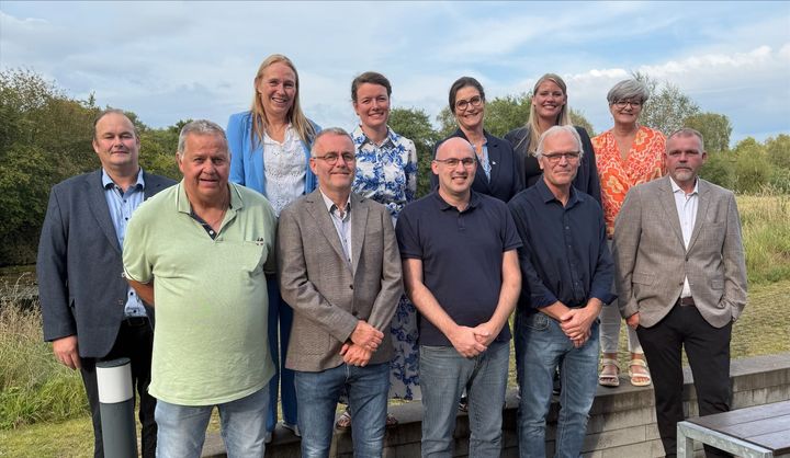 Forhandlingsudvalget i Billund Kommune underskrev idag budgetforlig for kommunens økonomi 2026-2029. Foto: Billund Kommune