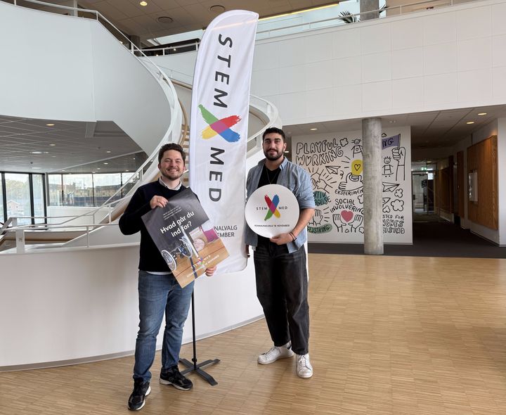 Materialerne fra KL består af plakater, beachflag og klistermærker og bliver fordelt rundt i hele Billund Kommune. Foto: Billund Kommune.