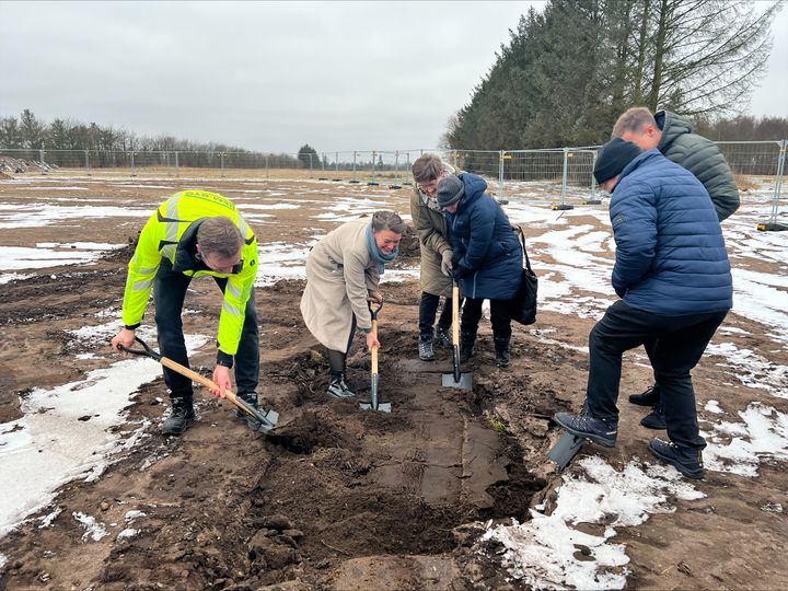 1. spadestik markerede begyndelse af udvidelsen af Bo-Lindegården