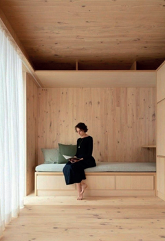 Boligens opbygning giver mulighed for individuel indretning med løst inventar.