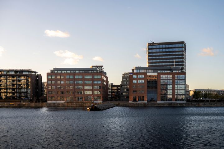 Med købet af Dampfærgevej 26 og Dampfærgevej 28 styrker Jeudan sin tilstedeværelse i området omkring Søndre Frihavn.