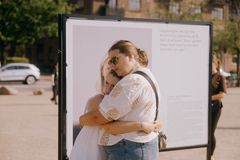 Åbning af 'For mig er du lige her' i København.