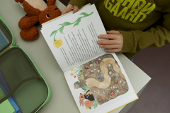 Bogen Knirke og Muldvarp holder begravelse