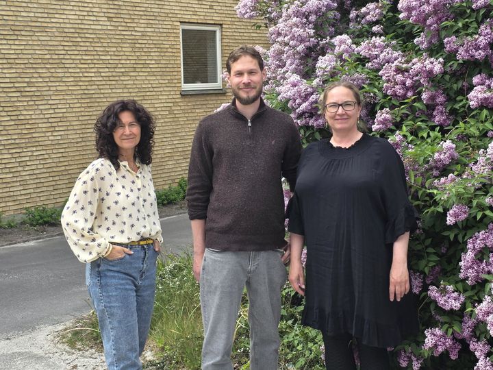 Victoria Tepper, chef for rådgivning og behandling i Det Nationale Sorgcenter, sammen med de to nye psykologer, Mikael Steen og Lene Nybo Madsen, som fremover vil arbejde i det nye sorgcenter i Næstved.
