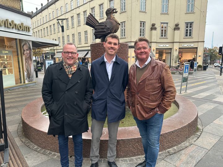 (tv) koncernkommunikationschef i NRGi, Tommy Jakobsen, (midt) Borgmester i Aarhus, Anders Winnerskjold og (th) formand for Strøgforeningen, Claus Broberg.