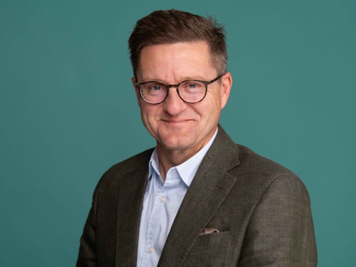 ”Med Greenario Energy styrker vi vores kompetencer og får en platform, der kan imødekomme den stigende efterspørgsel efter fleksibilitetsydelser. Og det gør NRGi i endnu højere grad i stand til at tilbyde avancerede løsninger, der styrker kundernes bundlinje og samtidig bidrager til den grønne omstilling," siger Jacob Vittrup, adm. direktør i NRGi.