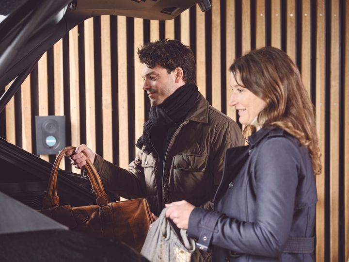 ”Helt grundlæggende handler det om, at man forbereder sig på, at turen kan tage lidt længere tid end normalt. Overvej, hvor du vil holde pause på turen, og sørg for at lade bilen helt op, inden du kører,” siger Bo Halm Andersen, energikonsulent i energi- og rådgivningskoncernen NRGi.