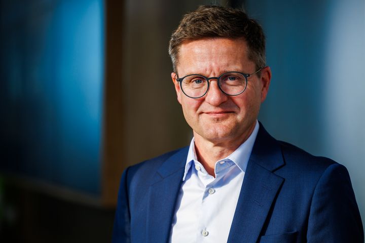 ”2025 har været et udfordrende år, men vi har fastholdt et stærkt fokus på at accelerere elektrificeringen af Danmark," siger Jacob Vittrup, administrerende direktør i NRGi-koncernen.
