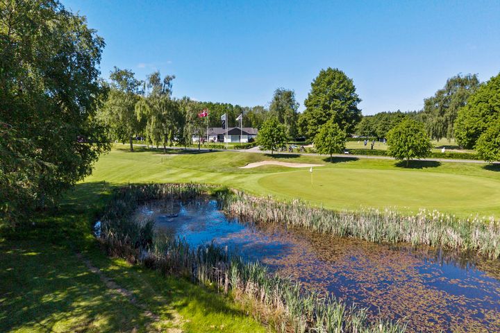 Juelsminde Golfklub er blandt modtagerne af støtte fra NRGi Puljen. Midlerne skal gå til etableringen af en energieffektiv varmepumpe til golfklubbens køkken. Foto: Juelsminde Golfklub
