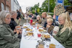 Gastro & Genbrug: Festugens bæredygtige langsbordsmiddag under åben himmel. Foto: Esbjerg Kommune